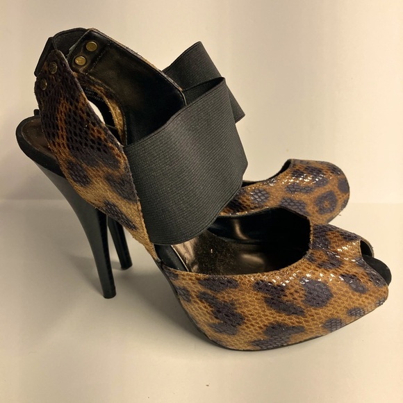 Simply Vera Vera Wang Women’s Peep Toe Stiletto Heels, Size 8 Med, Animal Print - Picture 1 of 6